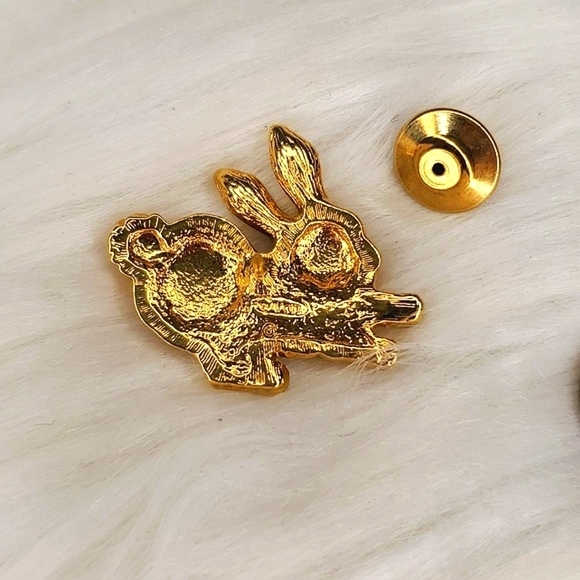 Vintage 80s Avon Small Gold Tone Rhinestone Bunny Rabbit Hare Brooch Pin Button - Picture 9 of 10